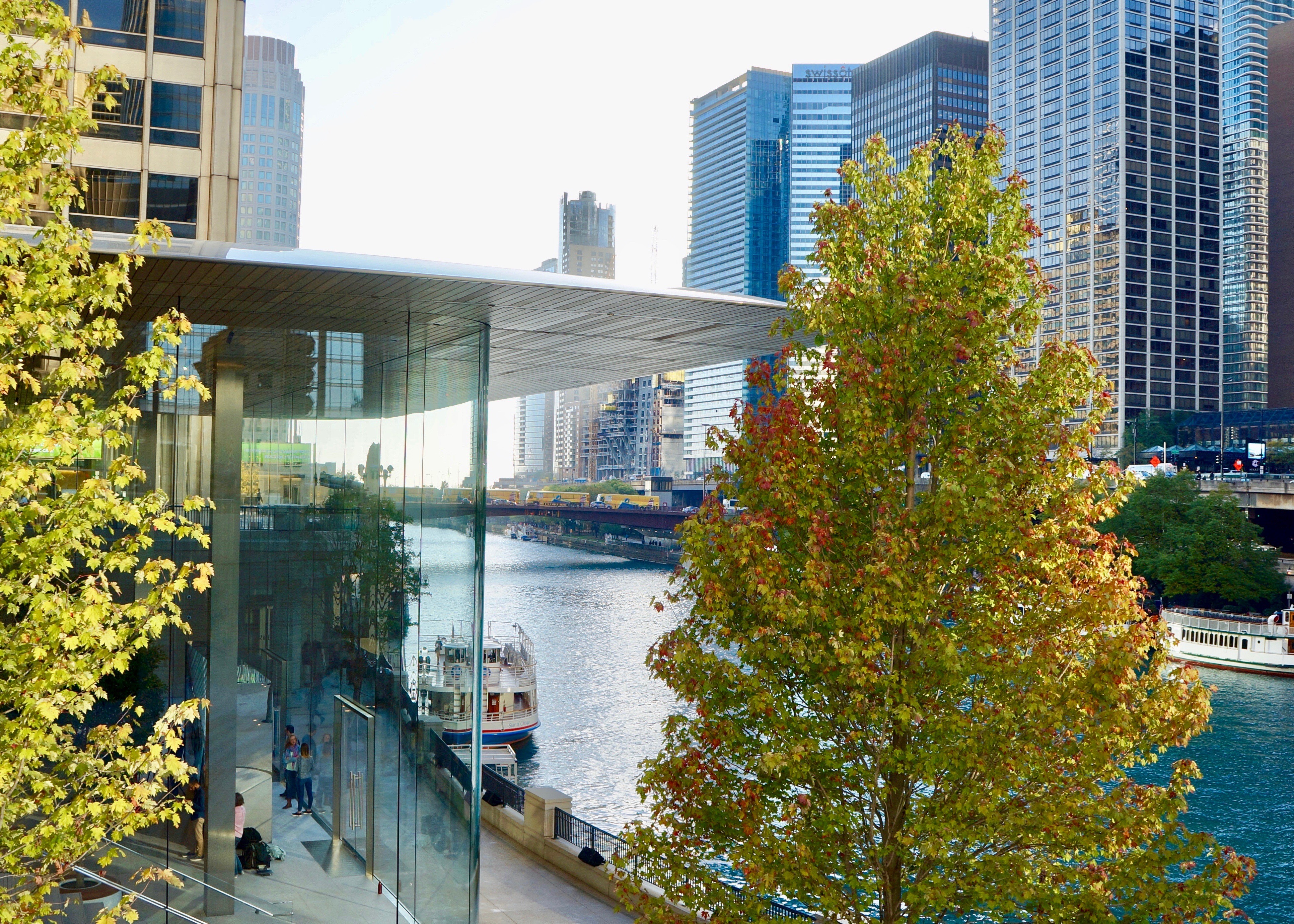 A Photo Tour of Apple’s New Flagship Chicago Store (5) A Photo Tour of Apple’s New Flagship Chicago Store (5)