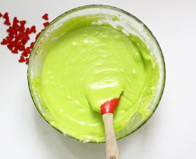 GRINCH FUDGE RECIPE -- fun, kid-friendly treat for Christmas (11)